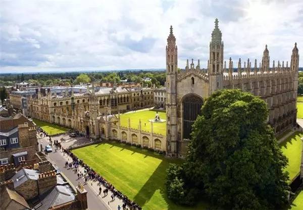 剑桥大学本科生每年平均学费：$29,927