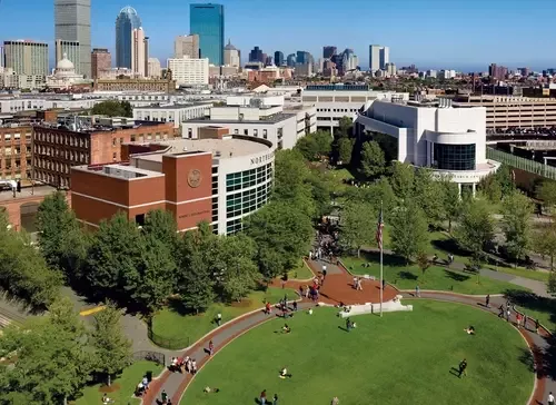东北大学(Northeastern University)，简称NEU，是位于美国东北部马萨诸塞州州府波士顿市的一所美国顶尖的私立研究型大学