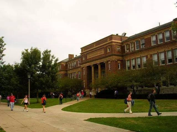 伊利诺伊大学厄本那香槟分校(University of Illinois at Urbana–Champaign)