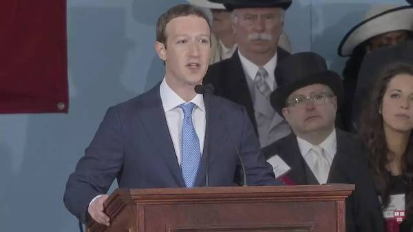 Facebook创始人马克·扎克伯格回到母校，做了毕业典礼演讲